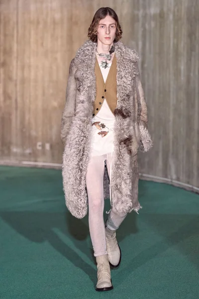 Look 28